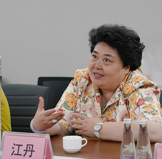 中國紅十字會總會事業(yè)發(fā)展中心主任、中國社會保障學會養(yǎng)老服務(wù)分會名譽會長江丹w.jpg