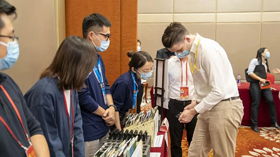 媒體記者贊揚聯通視頻采訪系統w.jpg