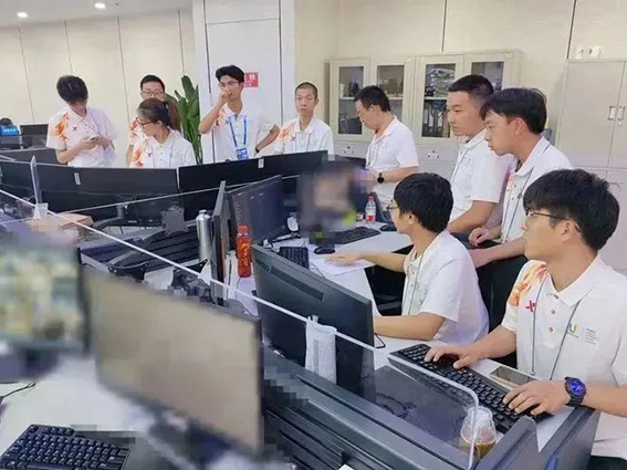技術(shù)服務(wù)保障團(tuán)隊(duì)w.jpg